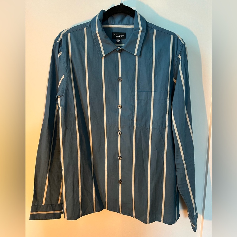 CLUB MONACO STRIPED BUTTON DOWN SHIRT LIKE NEW